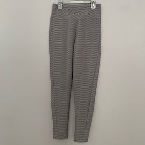 Grey leggings (aka TikTok leggings)